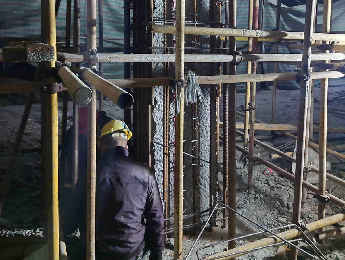 新建柱混凝土置换技术